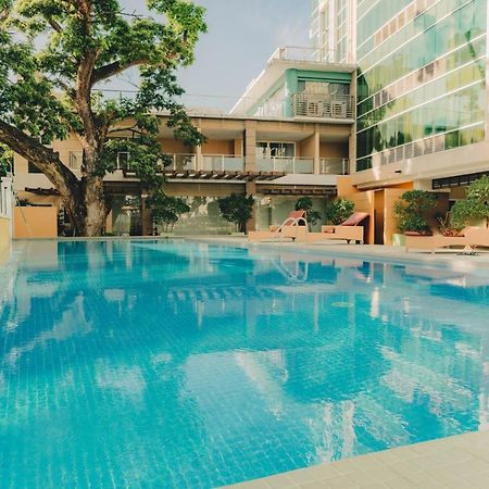 Ayala Mall 10Mins Walk Cebu City Apartment & Pool Bagian luar foto